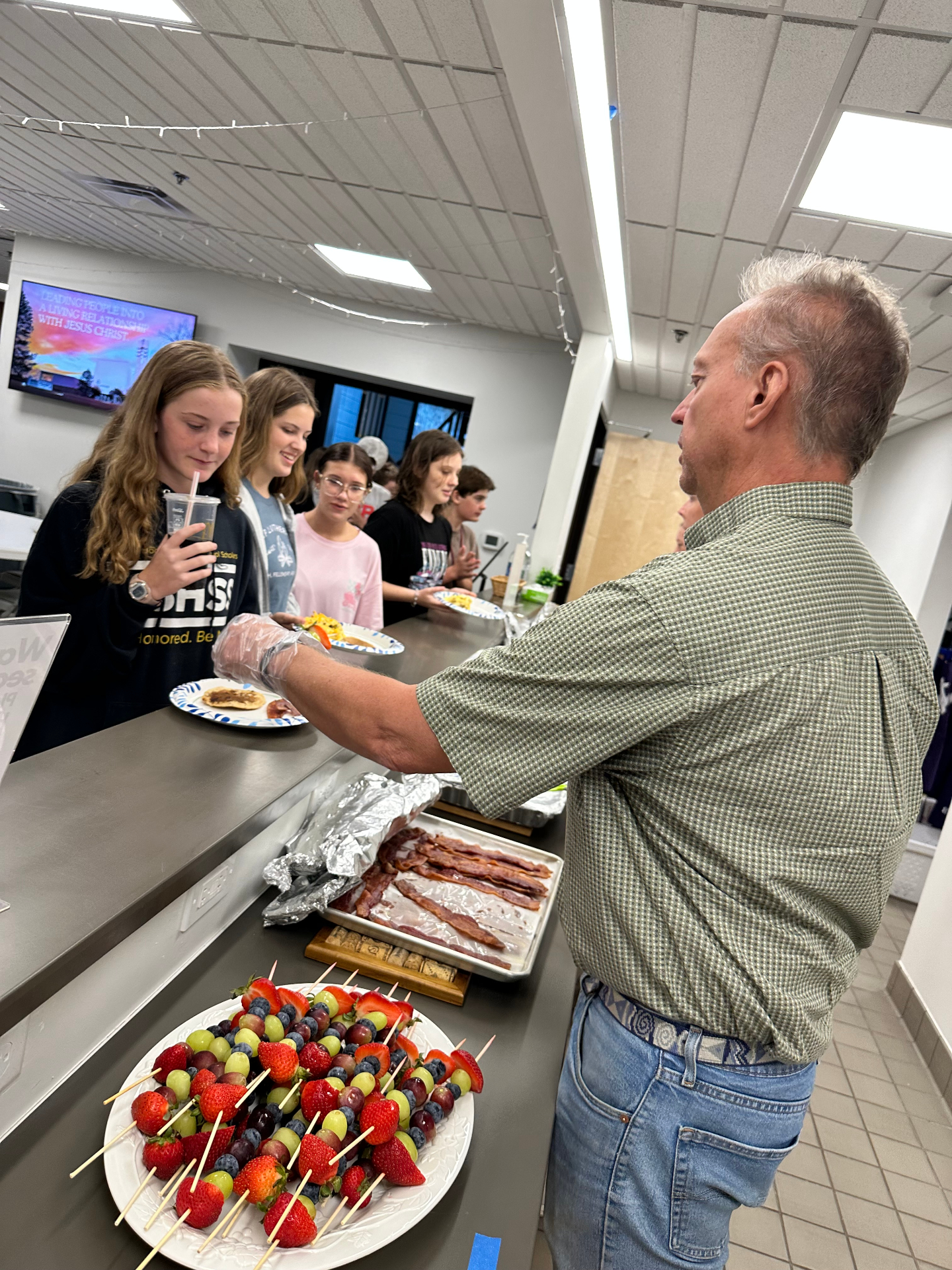 Serving breakfast at CTR U
